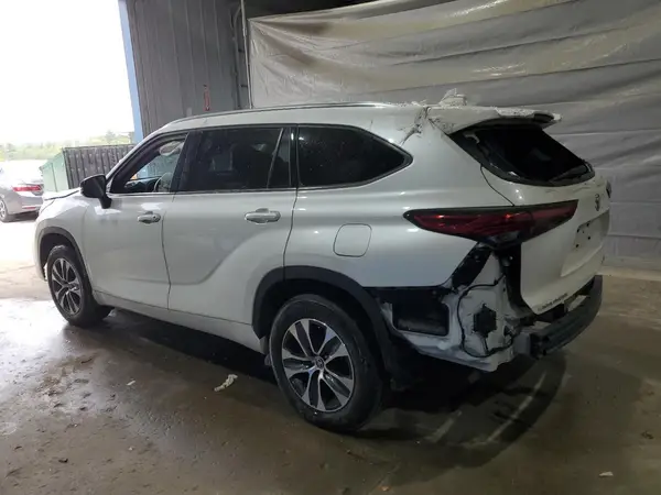5TDGZRBH6MS078118 2021 TOYOTA HIGHLANDER - Image 2
