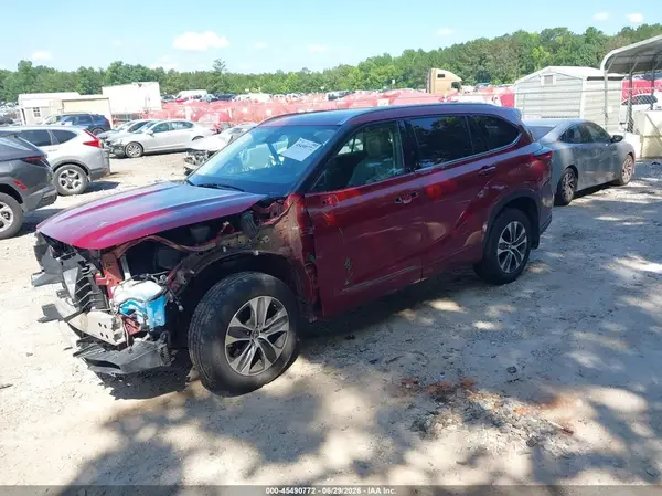 5TDGZRBH6MS087725 2021 TOYOTA HIGHLANDER - Image 2