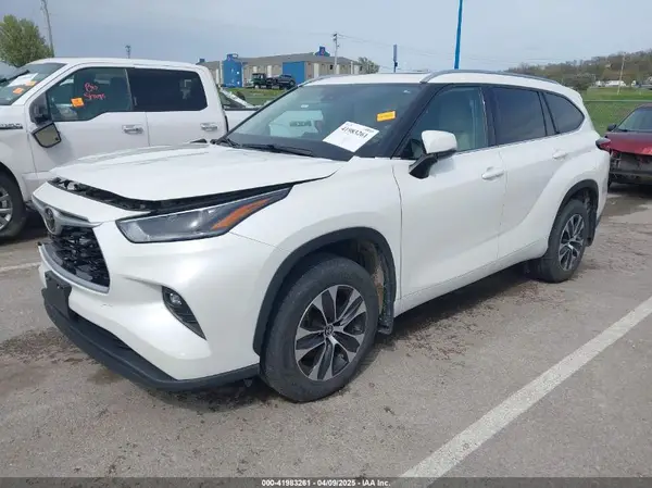 5TDGZRBH6MS088180 2021 TOYOTA HIGHLANDER - Image 2