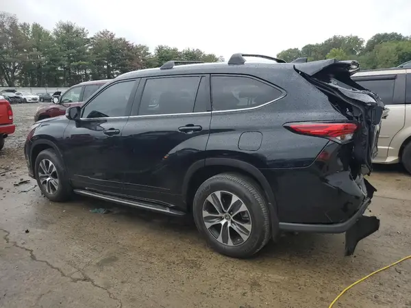 5TDGZRBH6MS092777 2021 TOYOTA HIGHLANDER - Image 2