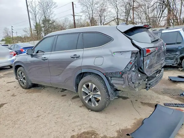 5TDGZRBH6MS096649 2021 TOYOTA HIGHLANDER - Image 2