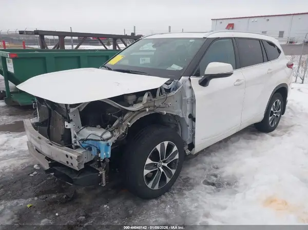 5TDGZRBH6MS108024 2021 TOYOTA HIGHLANDER - Image 2