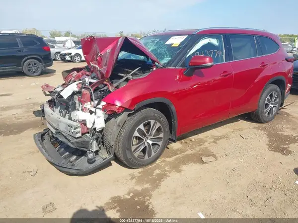5TDGZRBH6MS110338 2021 TOYOTA HIGHLANDER - Image 2