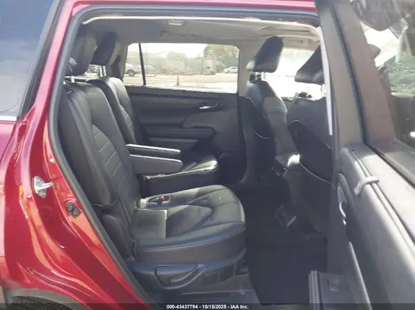 5TDGZRBH6MS110338 2021 TOYOTA HIGHLANDER - Image 8