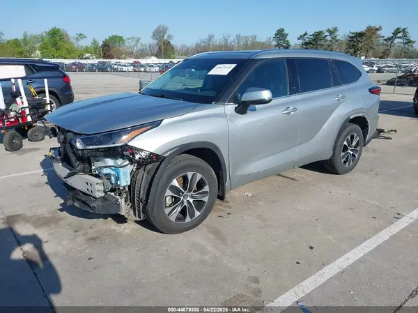 5TDGZRBH6MS121257 2021 TOYOTA HIGHLANDER - Image 2