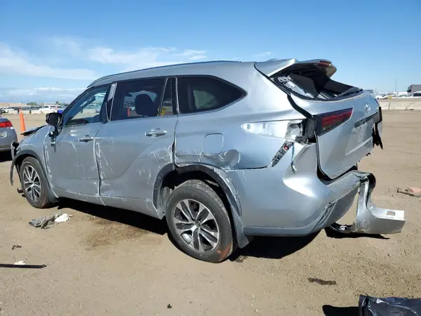 5TDGZRBH6MS122425 2021 TOYOTA HIGHLANDER - Image 2