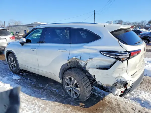 5TDGZRBH6MS130850 2021 TOYOTA HIGHLANDER - Image 2