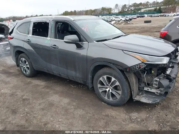 5TDGZRBH6MS133358 2021 TOYOTA HIGHLANDER - Image 1