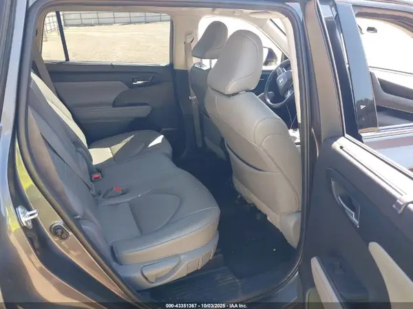 5TDGZRBH6MS153271 2021 TOYOTA HIGHLANDER - Image 8