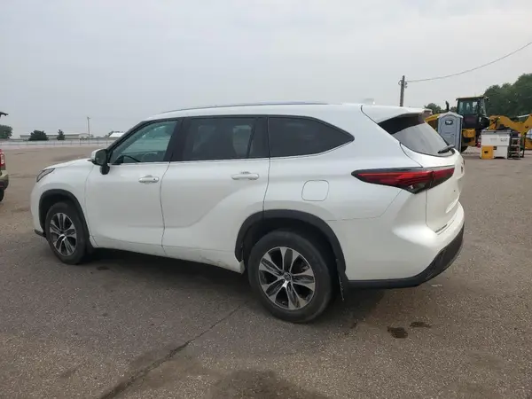 5TDGZRBH6MS526535 2021 TOYOTA HIGHLANDER - Image 2
