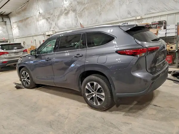 5TDGZRBH6MS527393 2021 TOYOTA HIGHLANDER - Image 2