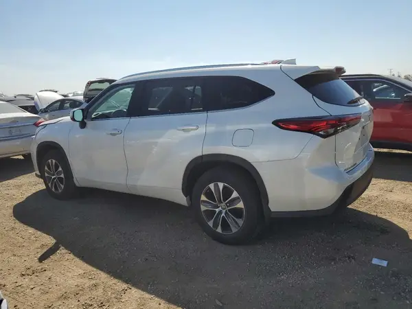 5TDGZRBH6MS529032 2021 TOYOTA HIGHLANDER - Image 2