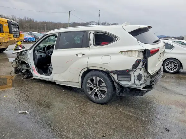 5TDGZRBH6MS529340 2021 TOYOTA HIGHLANDER - Image 2