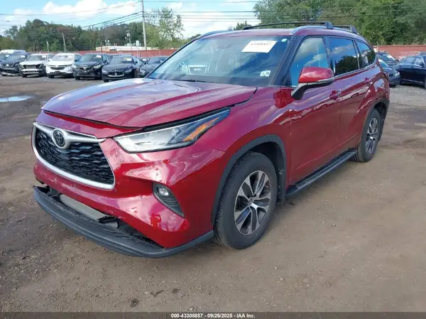 5TDGZRBH6MS531248 2021 TOYOTA HIGHLANDER - Image 2