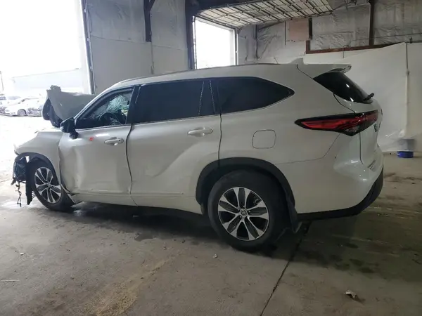 5TDGZRBH6MS531864 2021 TOYOTA HIGHLANDER - Image 2