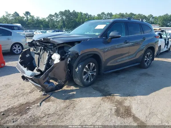 5TDGZRBH6MS537695 2021 TOYOTA HIGHLANDER - Image 2