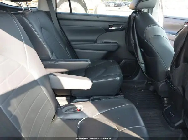 5TDGZRBH6MS537695 2021 TOYOTA HIGHLANDER - Image 8