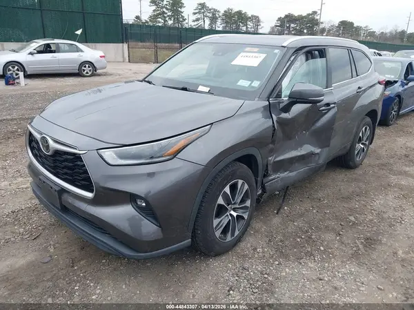 5TDGZRBH6MS539141 2021 TOYOTA HIGHLANDER - Image 2