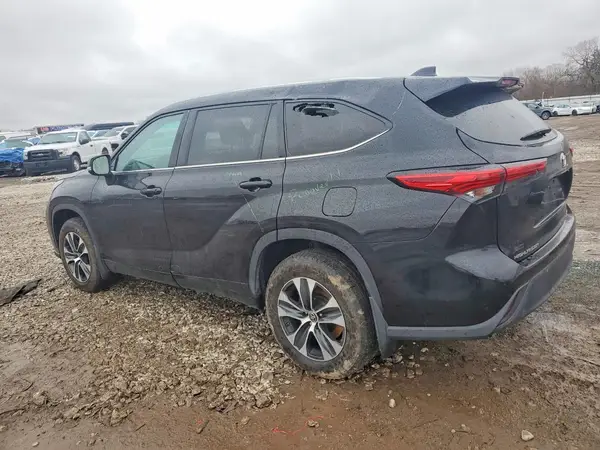 5TDGZRBH6MS543349 2021 TOYOTA HIGHLANDER - Image 2