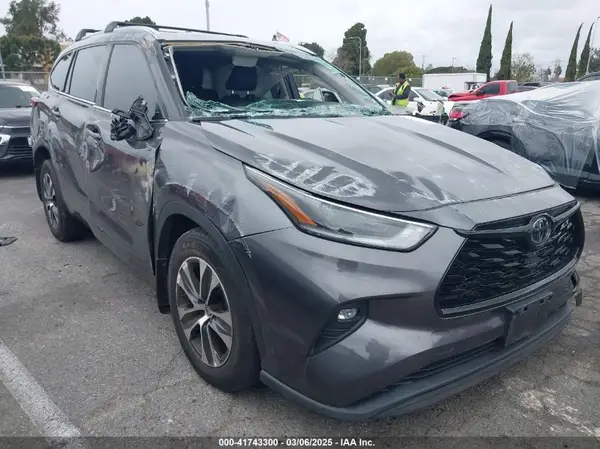 5TDGZRBH6MS543948 2021 TOYOTA HIGHLANDER - Image 1