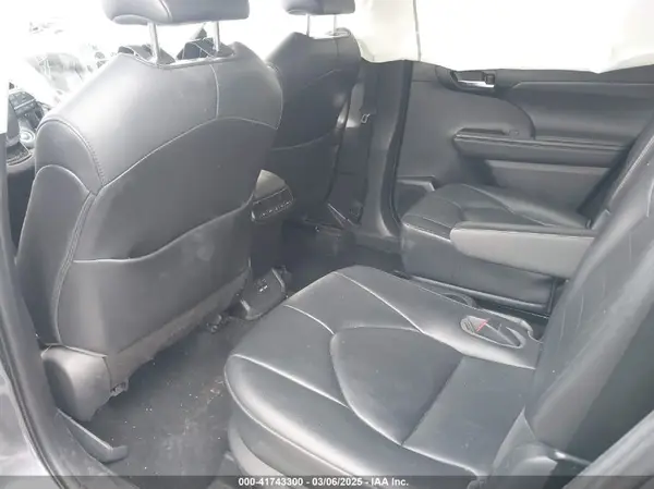 5TDGZRBH6MS543948 2021 TOYOTA HIGHLANDER - Image 8