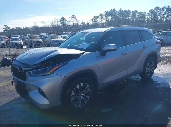 5TDGZRBH6MS544078 2021 TOYOTA HIGHLANDER - Image 2