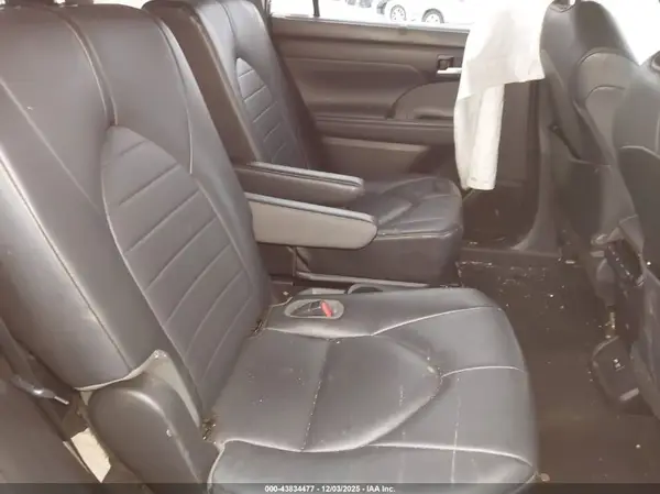 5TDGZRBH6MS548387 2021 TOYOTA HIGHLANDER - Image 8