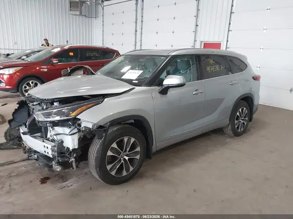 5TDGZRBH6MS548745 2021 TOYOTA HIGHLANDER - Image 2