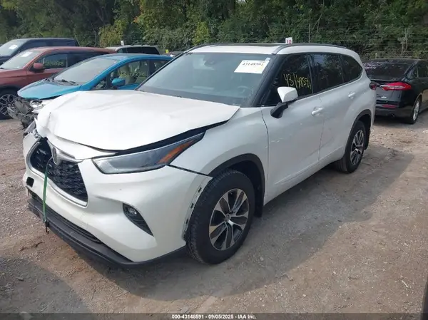 5TDGZRBH6MS552939 2021 TOYOTA HIGHLANDER - Image 2
