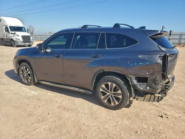 5TDGZRBH6MS555727 2021 TOYOTA HIGHLANDER - Image 2
