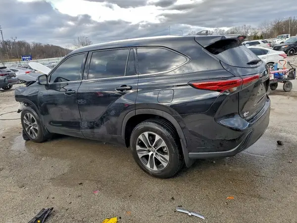 5TDGZRBH6MS556120 2021 TOYOTA HIGHLANDER - Image 2