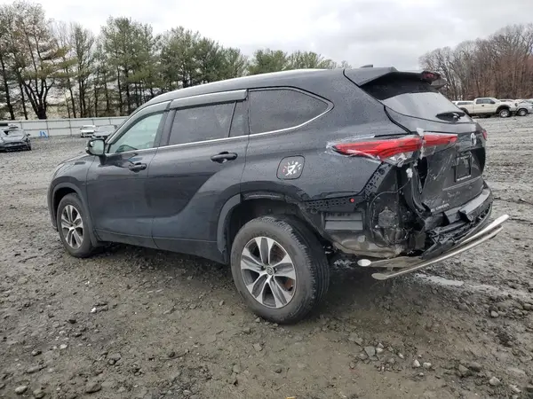 5TDGZRBH6MS557459 2021 TOYOTA HIGHLANDER - Image 2