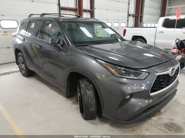 5TDGZRBH6MS558546 2021 TOYOTA HIGHLANDER - Image 1
