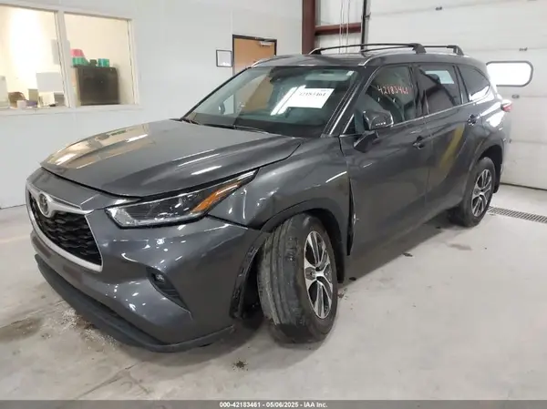 5TDGZRBH6MS558546 2021 TOYOTA HIGHLANDER - Image 2