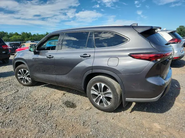 5TDGZRBH6MS559647 2021 TOYOTA HIGHLANDER - Image 2