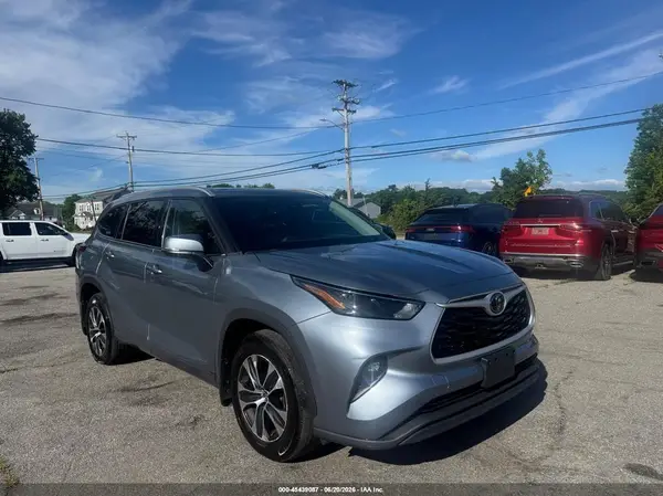 5TDGZRBH6NS174915 2022 TOYOTA HIGHLANDER - Image 1