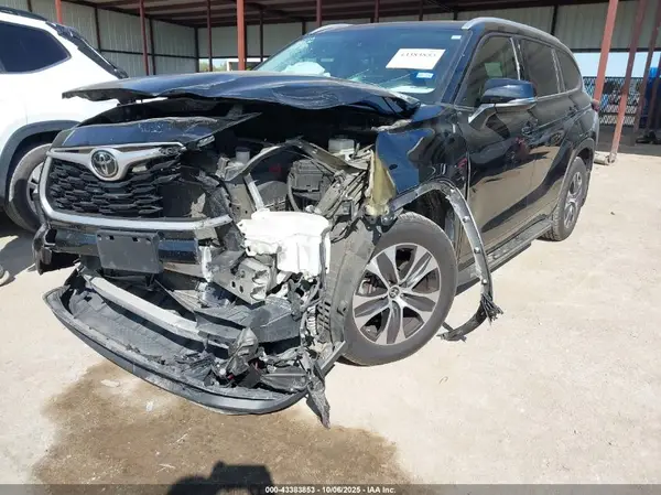 5TDGZRBH6NS183839 2022 TOYOTA HIGHLANDER - Image 2