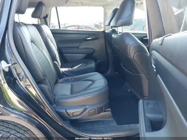 5TDGZRBH6NS183839 2022 TOYOTA HIGHLANDER - Image 8