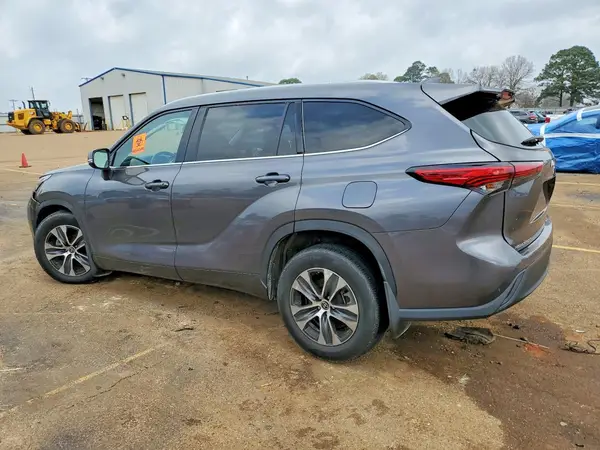 5TDGZRBH6NS189446 2022 TOYOTA HIGHLANDER - Image 2