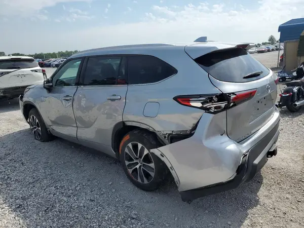 5TDGZRBH6NS201739 2022 TOYOTA HIGHLANDER - Image 2