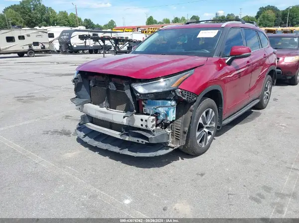 5TDGZRBH6NS207234 2022 TOYOTA HIGHLANDER - Image 2