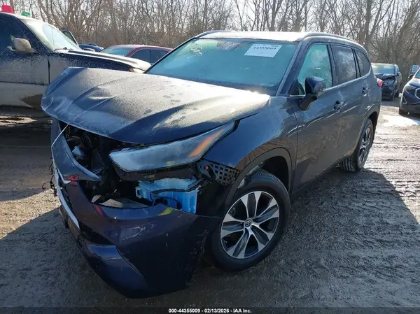 5TDGZRBH6NS207251 2022 TOYOTA HIGHLANDER - Image 2
