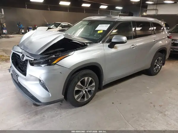 5TDGZRBH6NS208609 2022 TOYOTA HIGHLANDER - Image 2