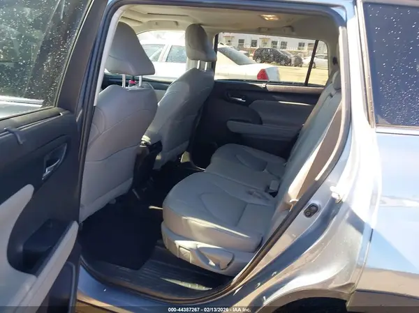 5TDGZRBH6NS216886 2022 TOYOTA HIGHLANDER - Image 8