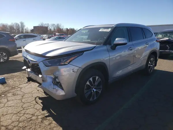 5TDGZRBH6NS222767 2022 TOYOTA HIGHLANDER - Image 1