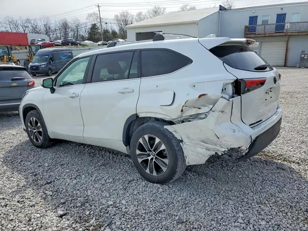 5TDGZRBH6NS232327 2022 TOYOTA HIGHLANDER - Image 2