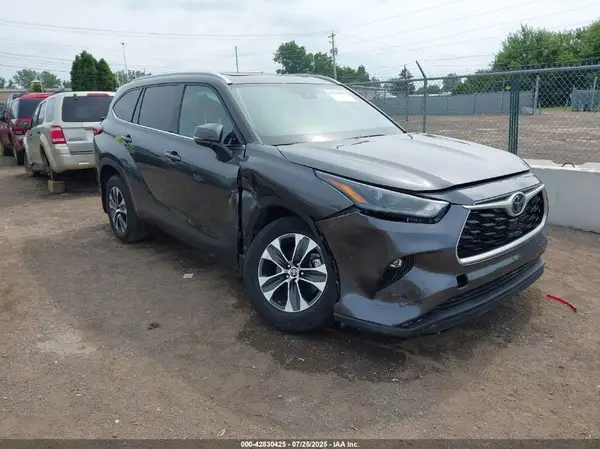5TDGZRBH6NS240203 2022 TOYOTA HIGHLANDER - Image 1