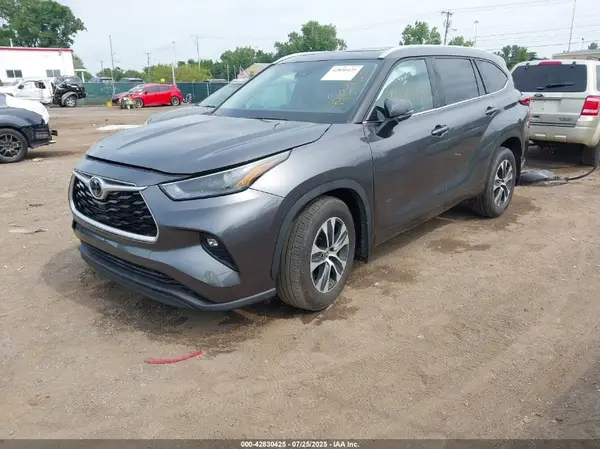 5TDGZRBH6NS240203 2022 TOYOTA HIGHLANDER - Image 2