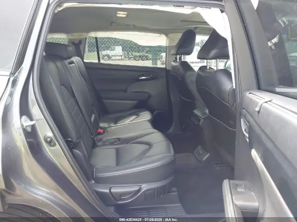 5TDGZRBH6NS240203 2022 TOYOTA HIGHLANDER - Image 8
