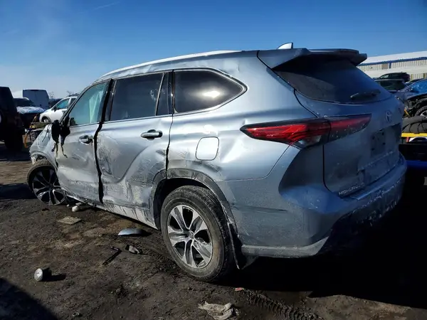 5TDGZRBH6NS251590 2022 TOYOTA HIGHLANDER - Image 2